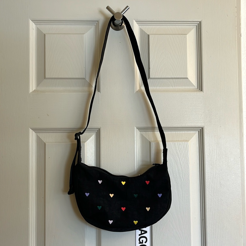 NWT Baggu Small Crescent Heart Print